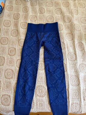 SIZE 4 LULULEMON LEGGINGS